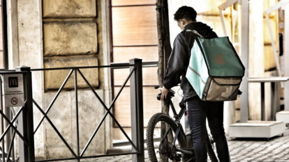 Rider: Cgil, grande rilevanza sentenza tribunale di Bologna che condanna Deliveroo