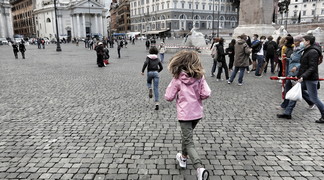 Natalità, lavoro stabile di qualità e welfare pubblico per contrastare il calo demografico